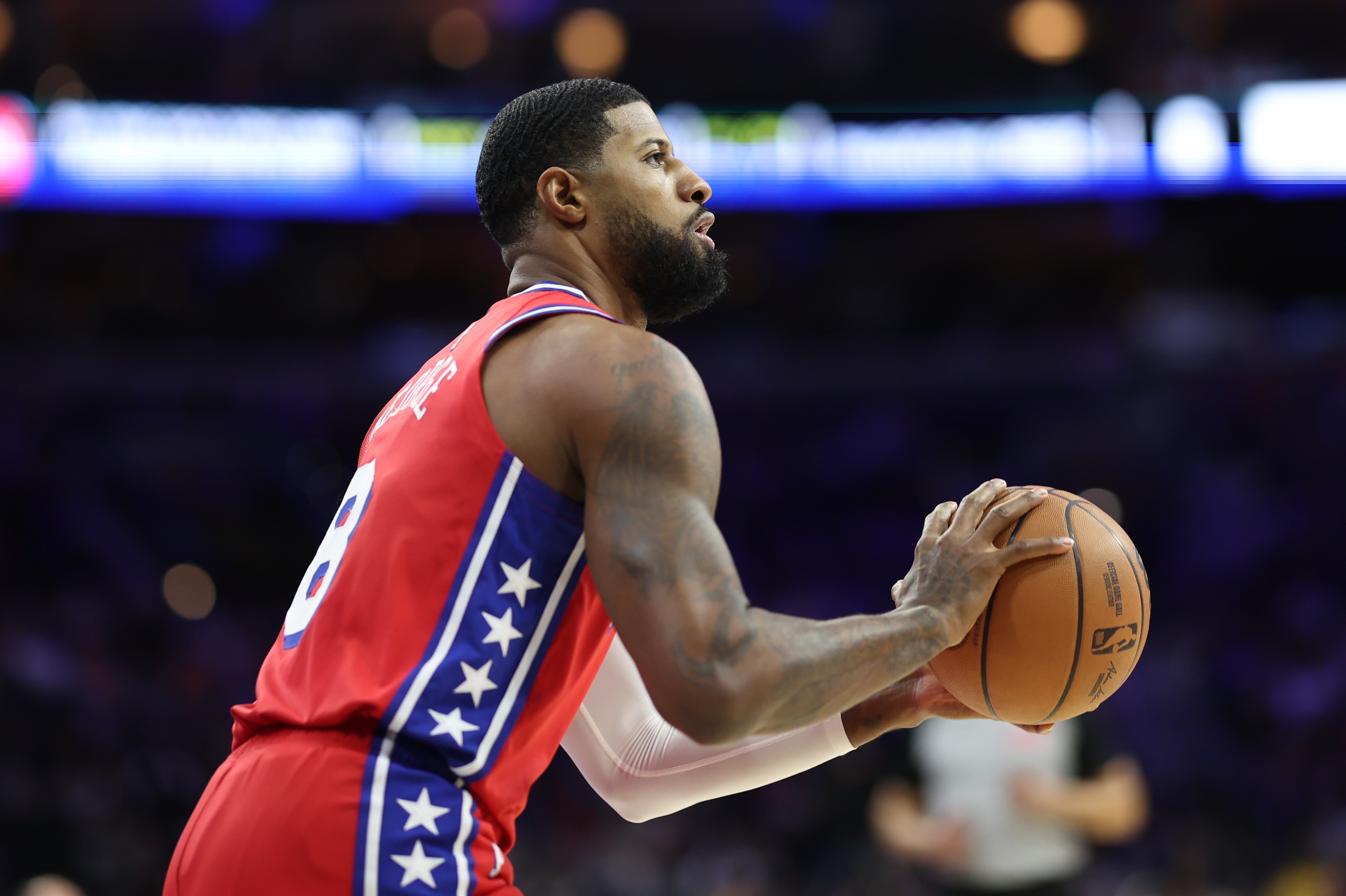 彩票网站-场均15.9分5.2板！76人迎战步行者 乔治因左膝伤病管理缺阵